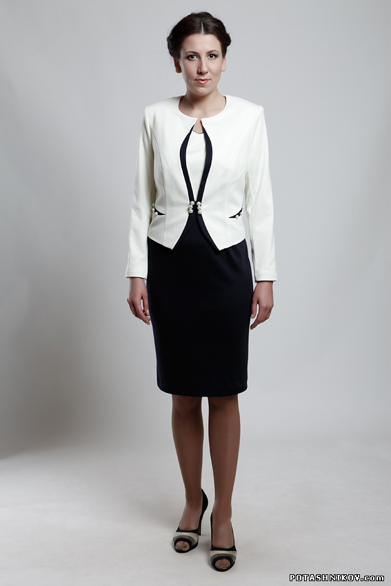 Рекламная фотосъемка каталога одежды. Съемка моделей одежды в студии для каталога. Лукбук Gold Style