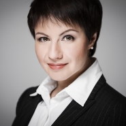 Фотосъемка делового портрета женщины. Фотосессия руководителя компании  в фотостудии в Минске.