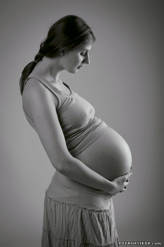 Фотосъемка беременности. Беременная фотосессия в студии. В ожидании ребенка. Семейная фотосессия.