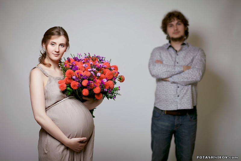 Фотосъемка беременности. Беременная фотосессия в студии. В ожидании ребенка. Семейная фотосессия.
