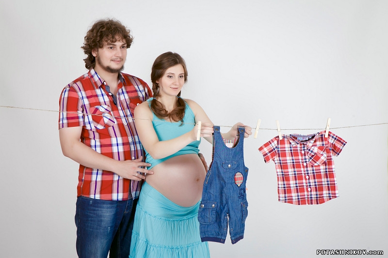 Фотосъемка беременности. Беременная фотосессия в студии. В ожидании ребенка. Семейная фотосессия.