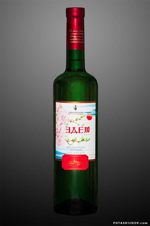 Рекламная фотосессия. Фотосъемка бутылок. Фотографии стекла для каталога и рекламы.